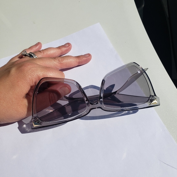 Photochromic non prescription glasses. Grey, stud detail - Picture 3 of 3